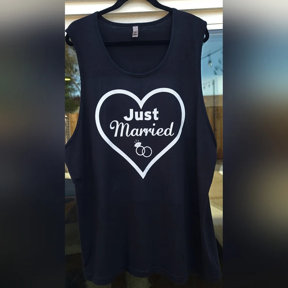 Matching “Just Married” Hubby & Wifey Black Shirts Bundle - Set of 2 XXL 18/20 - Picture 3 of 16